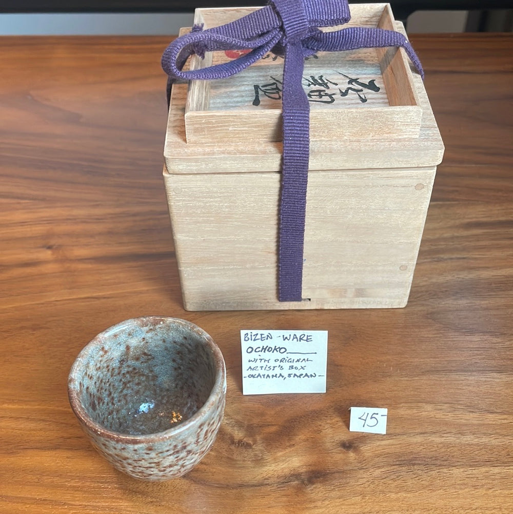 Bizen-yaki ochoko with artist’s box