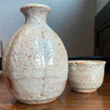 Load image into Gallery viewer, Vintage chunky, ivory and red glazed tokkuri &amp; guinomi
