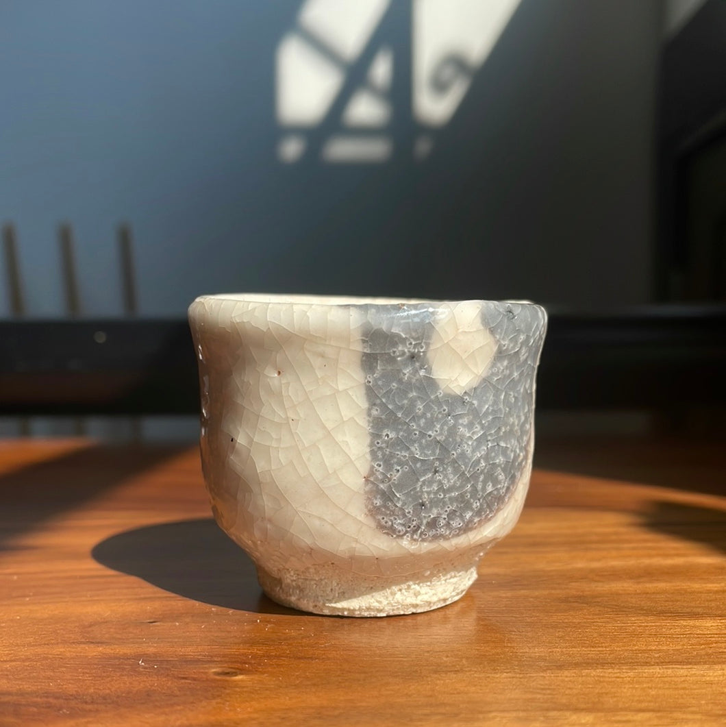 Vintage mino-yaki ochoko with ivory crackle glaze and black & red underglaze details