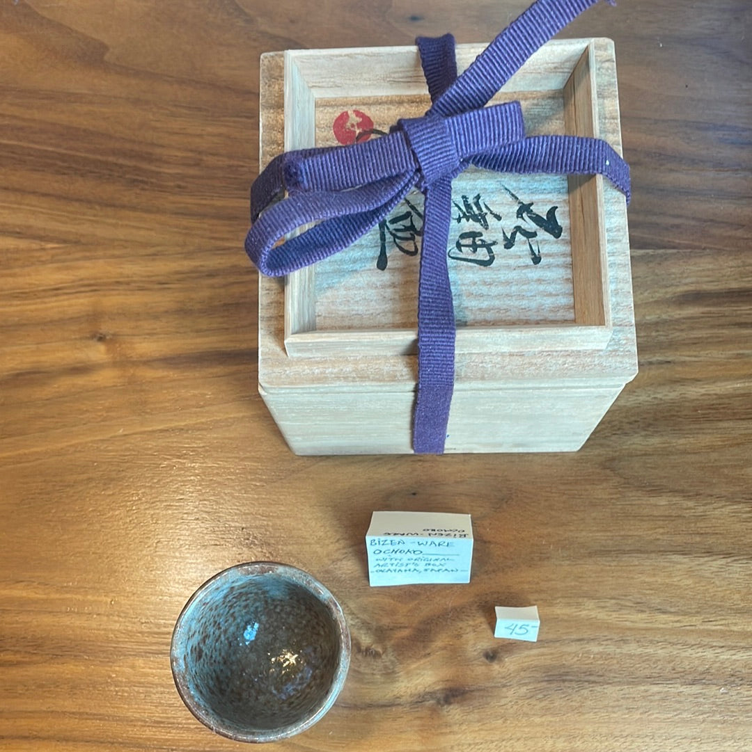 Bizen-yaki ochoko with artist’s box