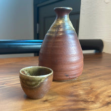 Load image into Gallery viewer, Vintage Bizen-yaki, deep red and olive green tokkuri &amp; ochoko set
