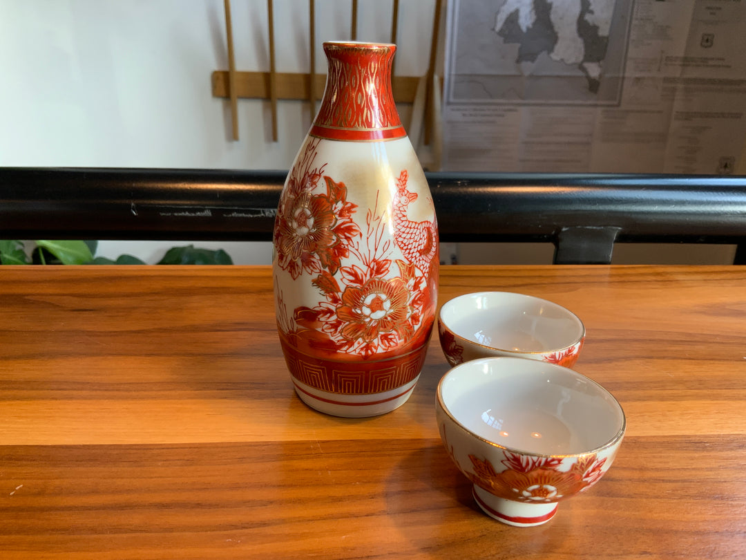 Vintage Kutani-yaki red & gold sake set for 2- peacock design