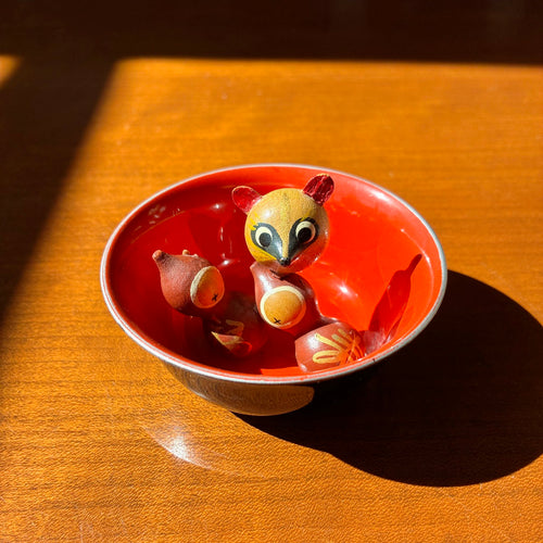 Sneaky tanuki with his two sake gourds lacquer sakazuki, Japan vintage