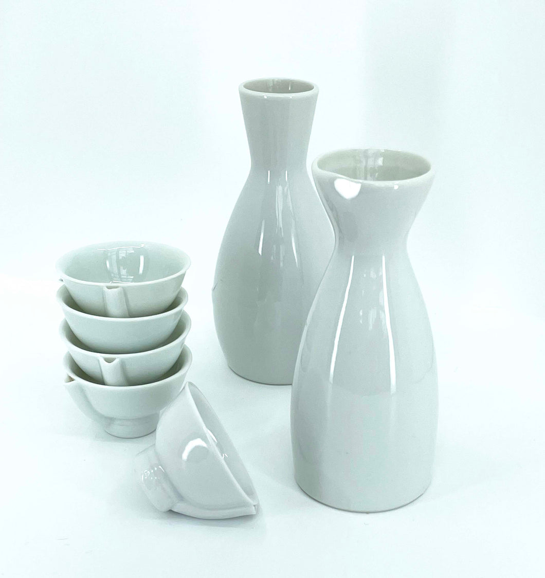 Simple white porcelain sake sets